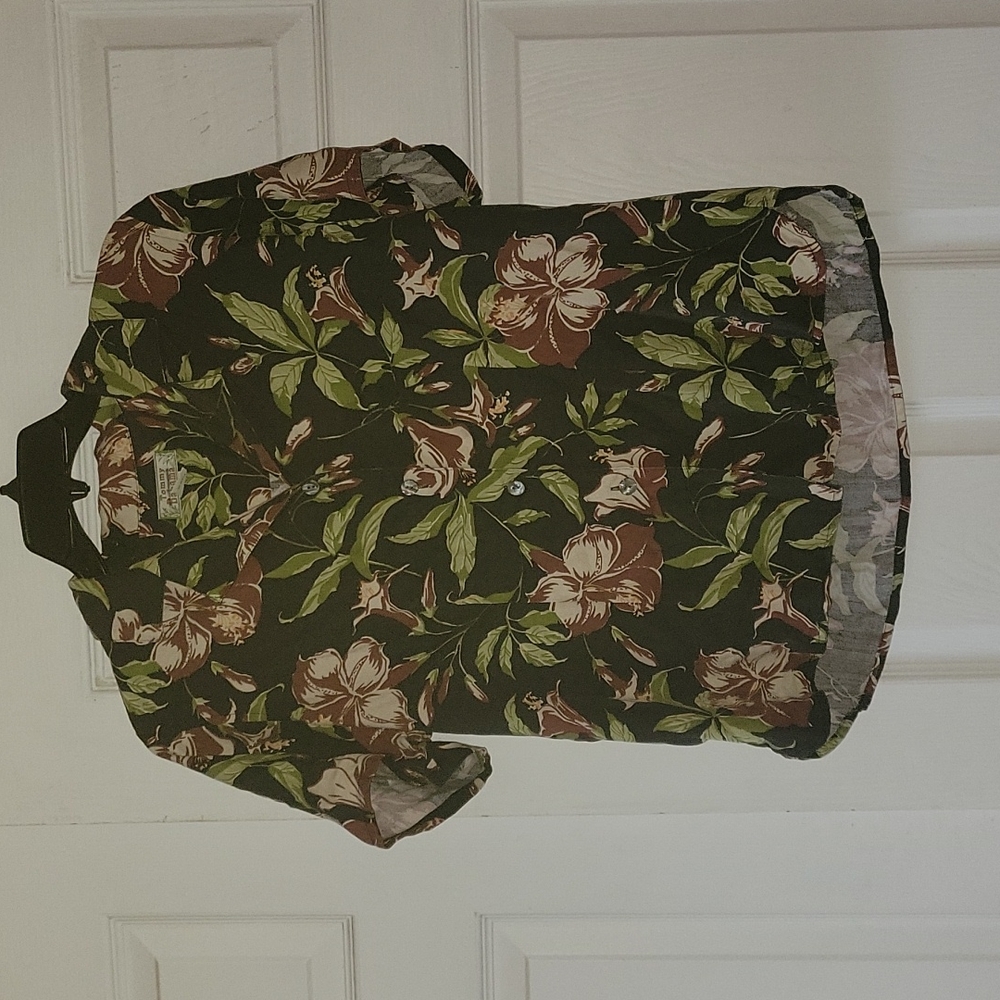 Tommy Bahama 100% silk Hawaiian shirt size m